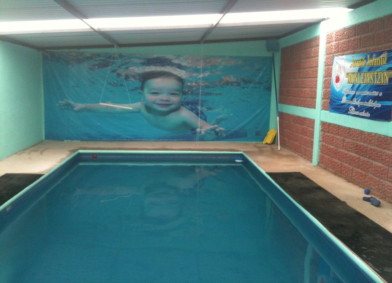 Archivo:Natacion cealber einstein.jpg